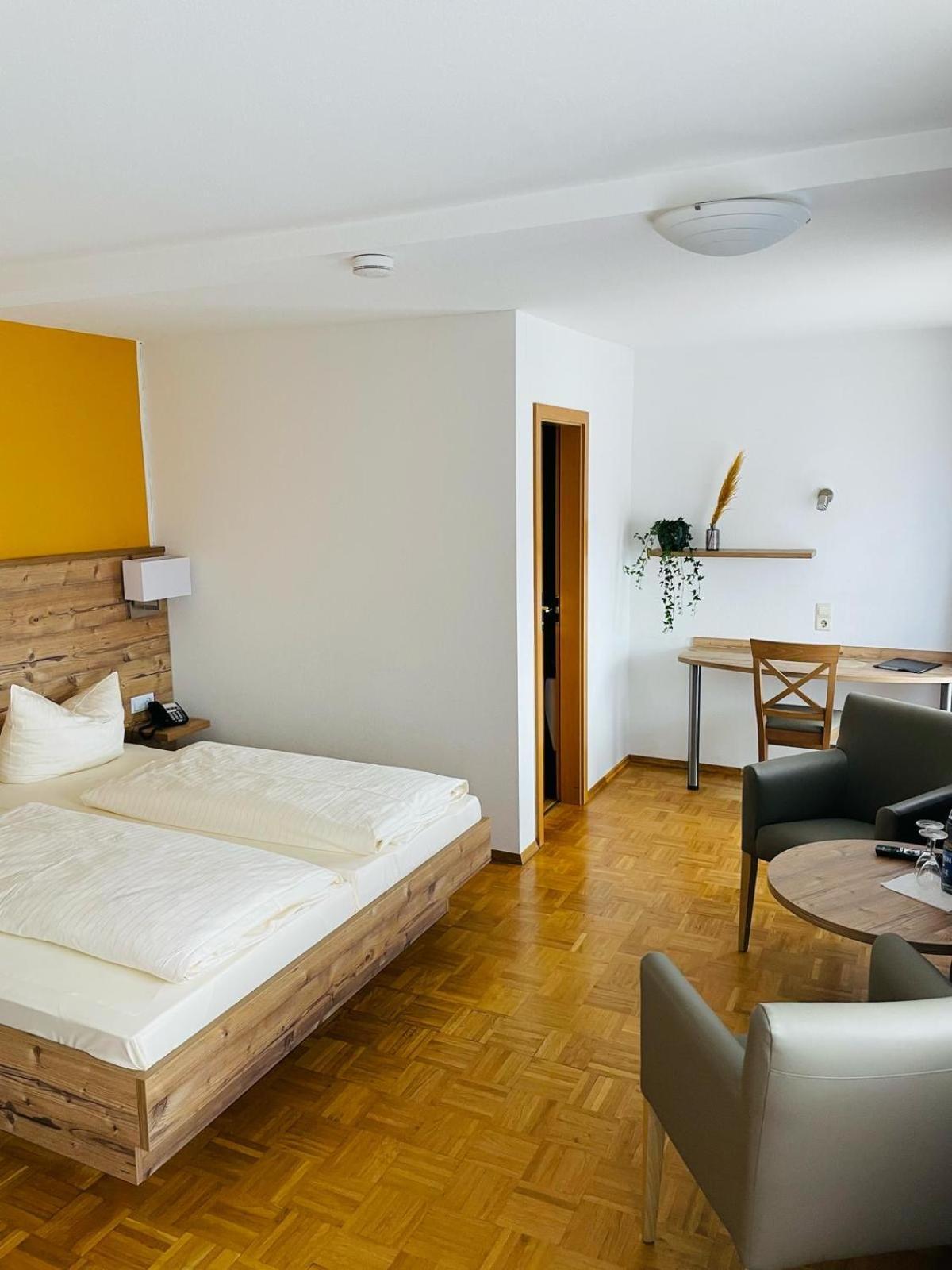 Hotel Traube Лосбург Екстер'єр фото