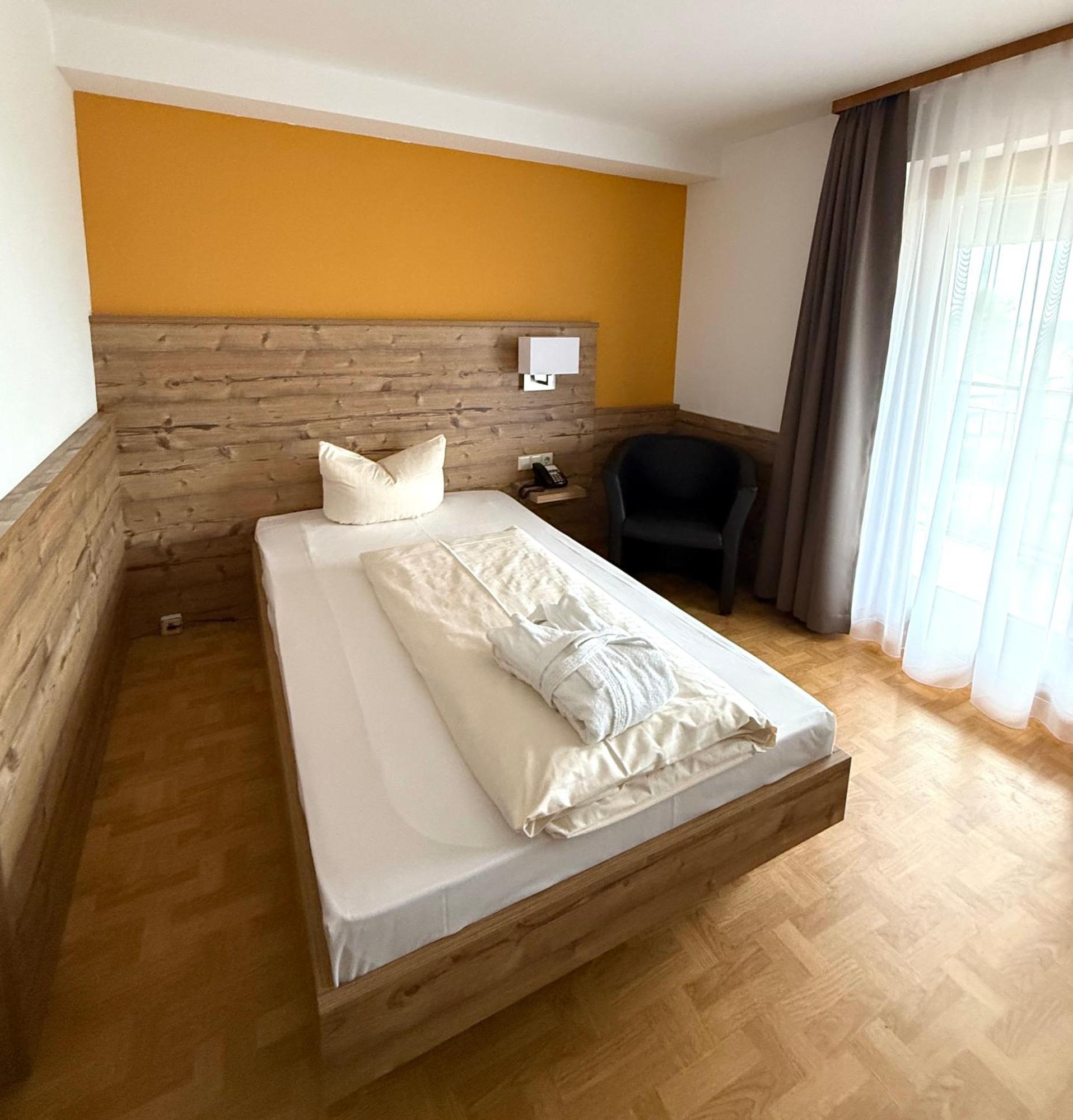 Hotel Traube Лосбург Екстер'єр фото