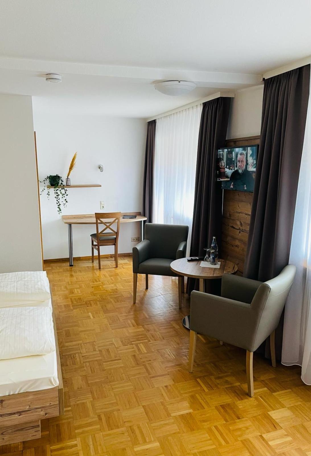 Hotel Traube Лосбург Екстер'єр фото